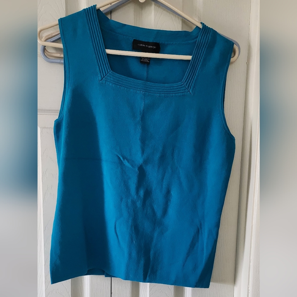 Cable & Gauge Woman Square Neck Top